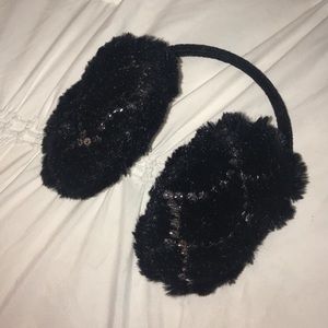 BLACK EARMUFFS
